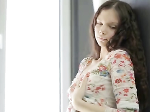 Solo Girl Fills Her Wet Pussy With Her Sex Toy