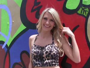 Public Flashing Hottie Really Wants To Fuck Her Man