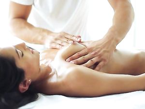Chloe Amour Unleashes Lust With a Masseur & Tastes His Jizz